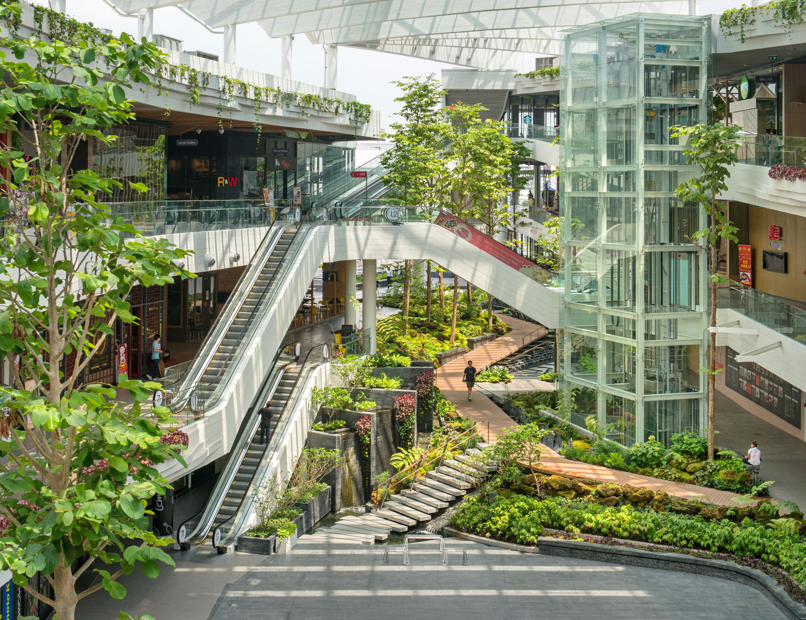 Seamless connection between landscape and architecture